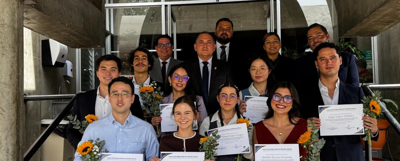 CCSS reconoció a médicos con mejores calificaciones en examen para iniciar formación como especialistas