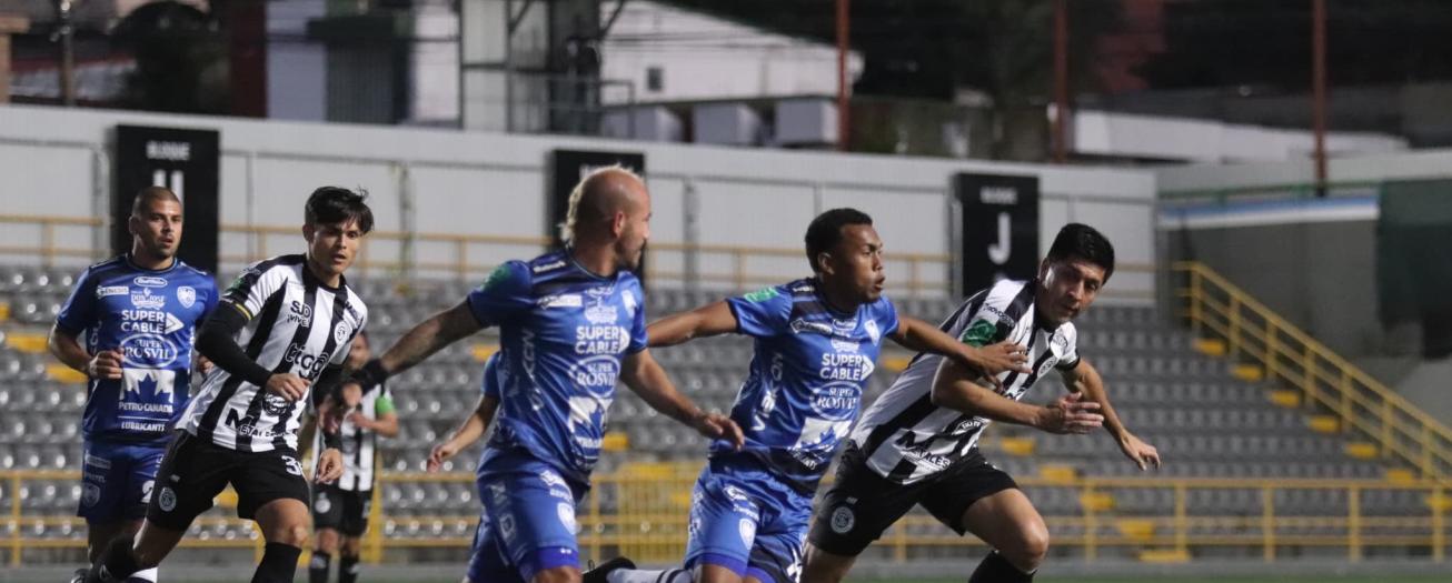 Errores defensivos dieron al traste con remontada griega