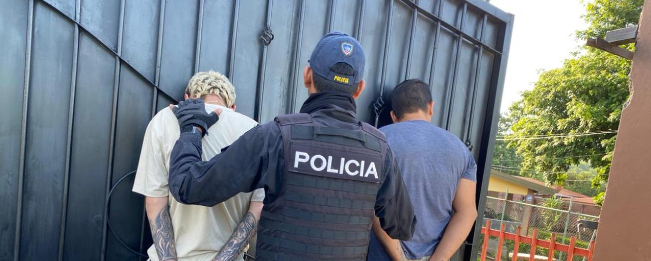Fuerza Pública detuvo a dos sospechosos de robo de camión de mariscos