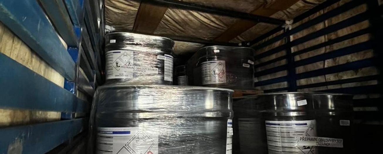 Fuerza Pública interceptó camión con casi tres toneladas de cianuro