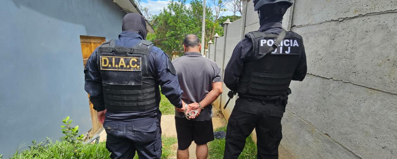 Cuatro meses de prisión preventiva por posesión de droga y armas de fuego