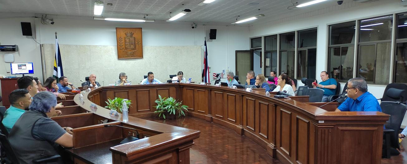 Concejo Municipal no ve factible invertir sólo en el 40% del estadio