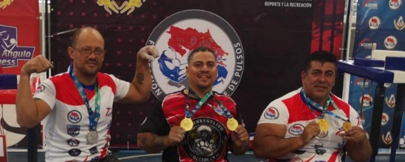 Griego logra campeonato nacional de pulsos en ambos brazos