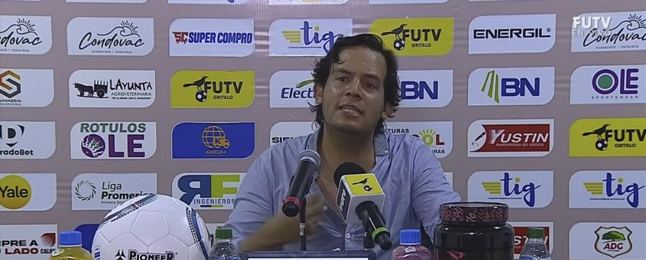 San Román defiende a Grecia y se empieza a ganar el respaldo de la afición 