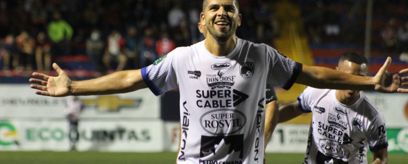 Grecia sigue en la pelea por la clasificación