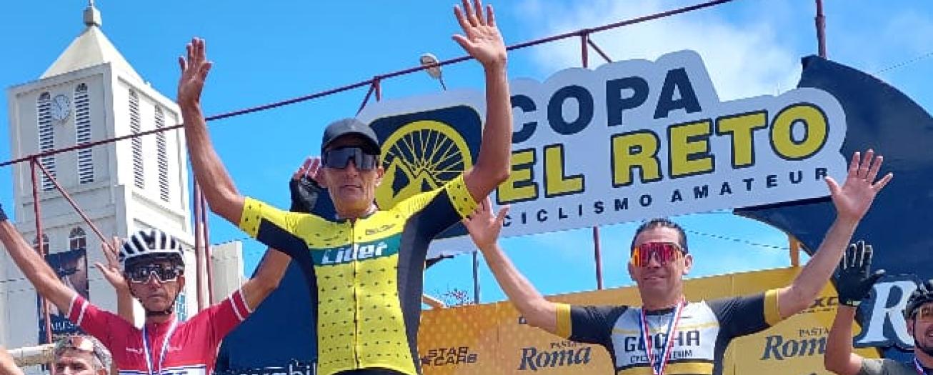 “Fila” con paso perfecto en el ciclismo de montaña   