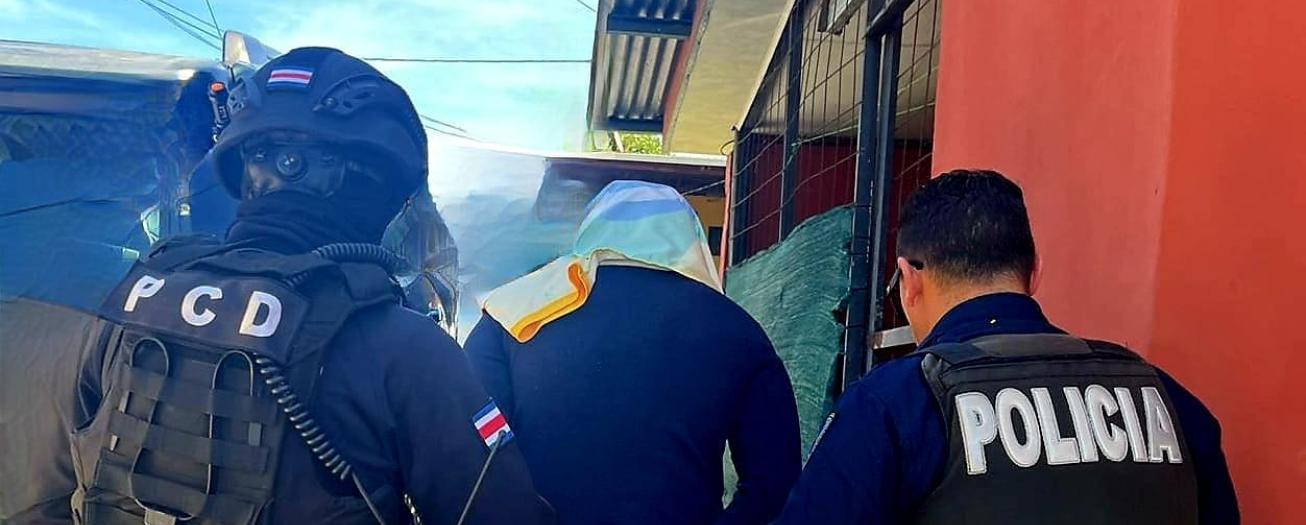 PCD golpea simultáneamente dos estructuras de venta local de droga en Atenas 