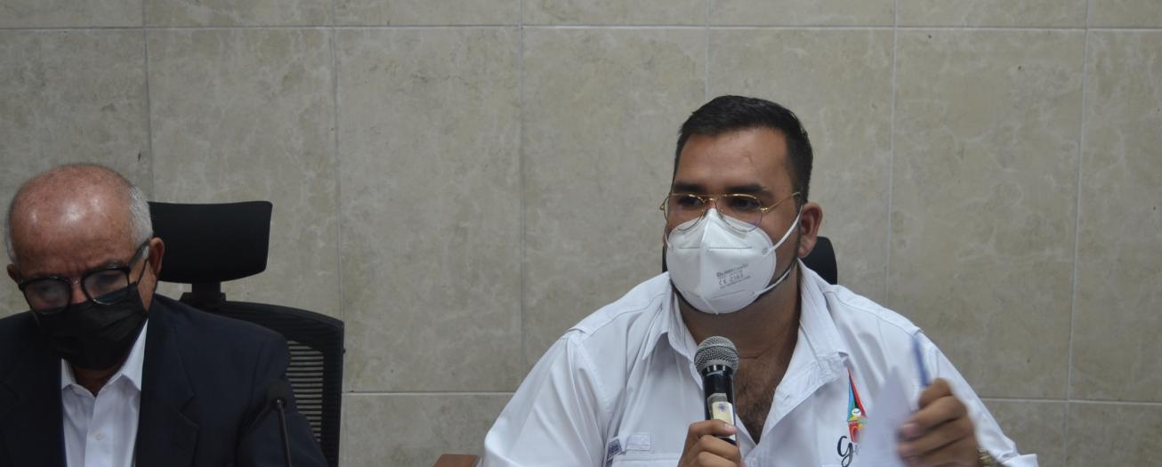 Presidente municipal le da largas a la fiesta de horas extras